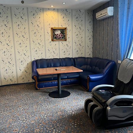 Готельно-Ресторанний Комплекс Б-52 Sofiivska Borshchahivka エクステリア 写真
